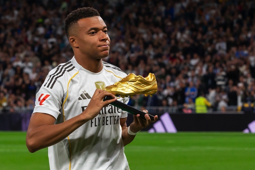 Kylian Mbappé with the golden boot