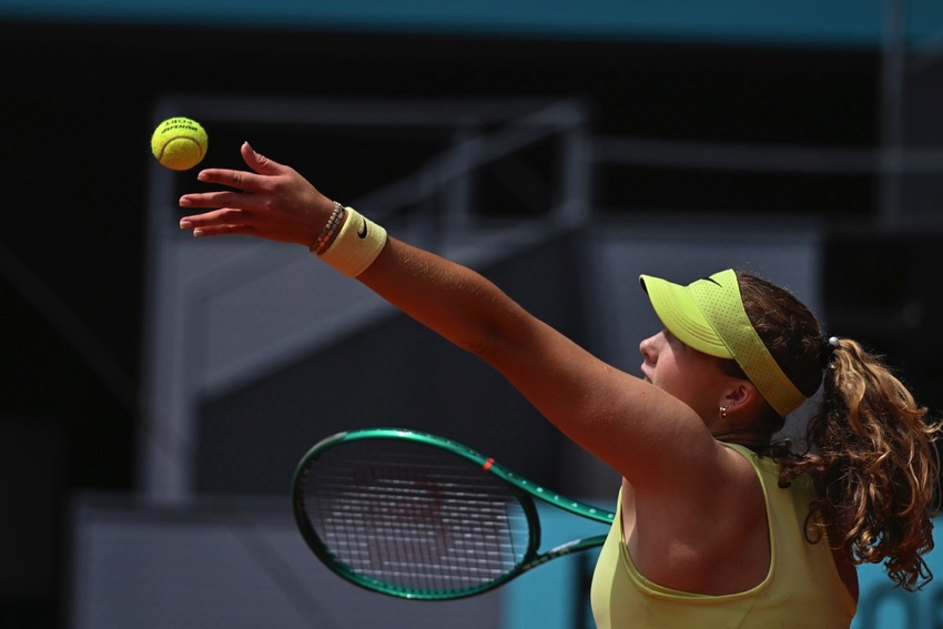 Tennis serve by Mirra Andreeva
