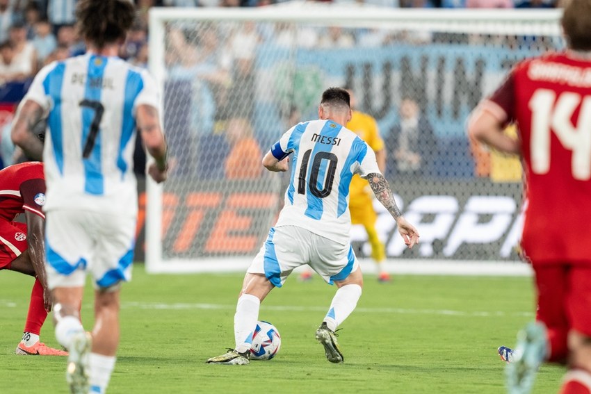 Lionel Messi Making Run for Argentina